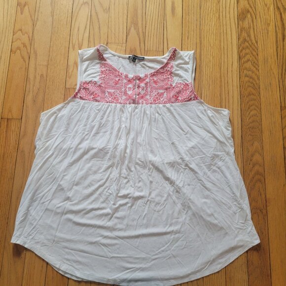 Adrianna Papell Womens Sleeveless Boho Blouse Top With Red Embroidery Size XL - Picture 3 of 4